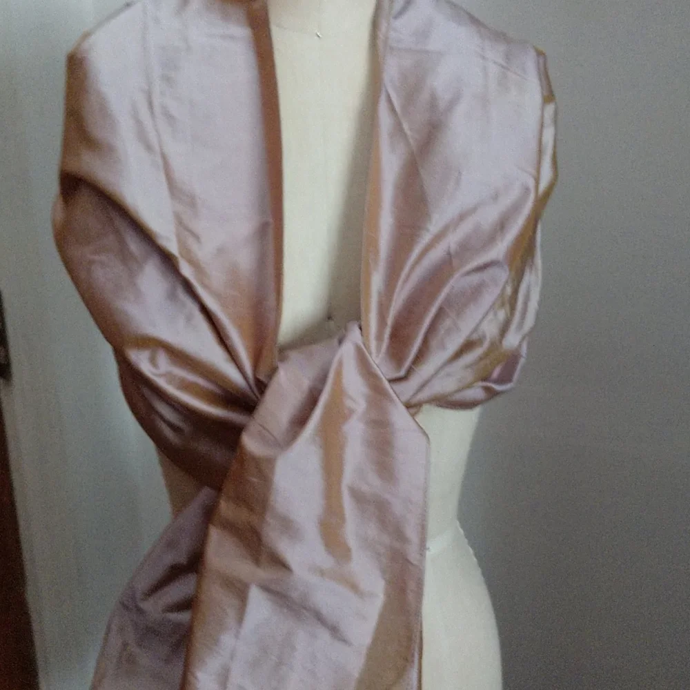 CHRISTMAS #41 NWT STUNNING Irridescent ITALIAN SILK TAFETTA Scarf YOU'LL GLOW! - Picture 2 of 2